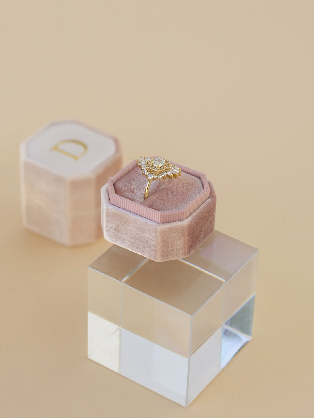 The Monroe Bevel Double Ring Box – The Mrs. Box