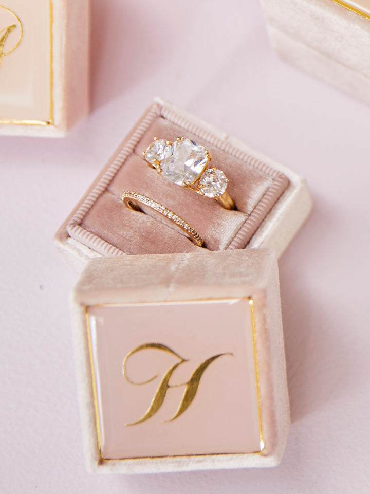 The Monroe Classic Double Ring Box – The Mrs. Box
