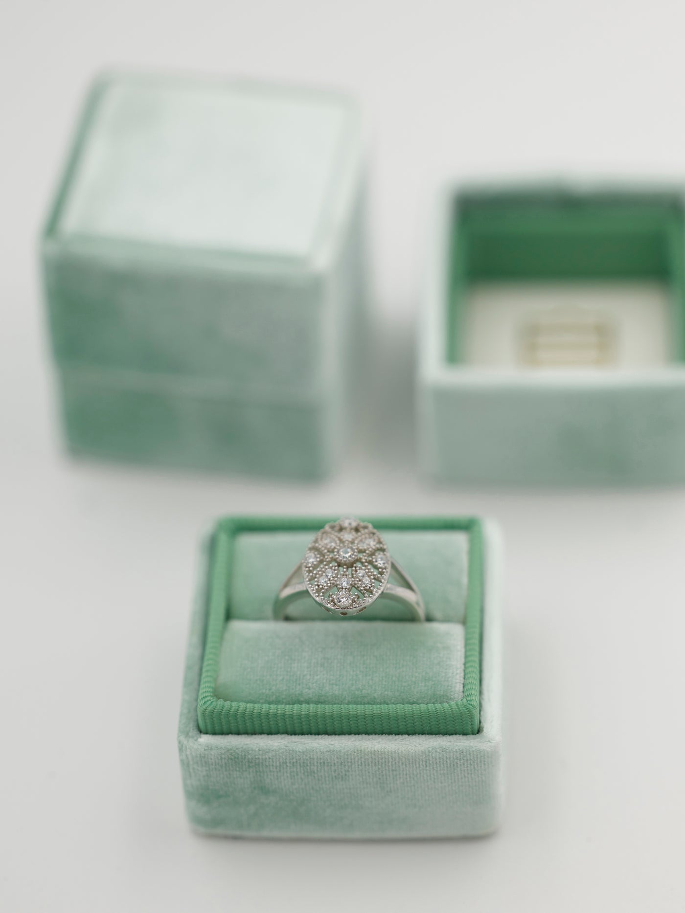 traditional green velvet wedding ring box
